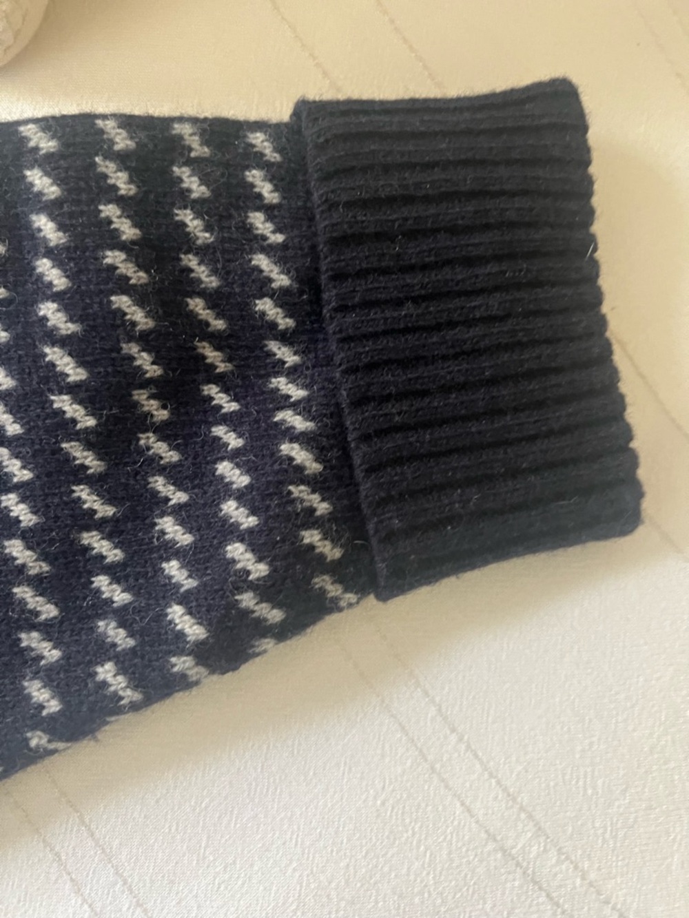 Patagonia Navy and White Patterned Crewneck Sweater - Picture 4 of 4